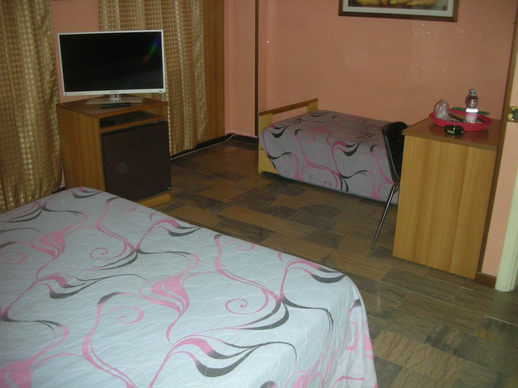 Hotel Total Pisogne Quarto foto